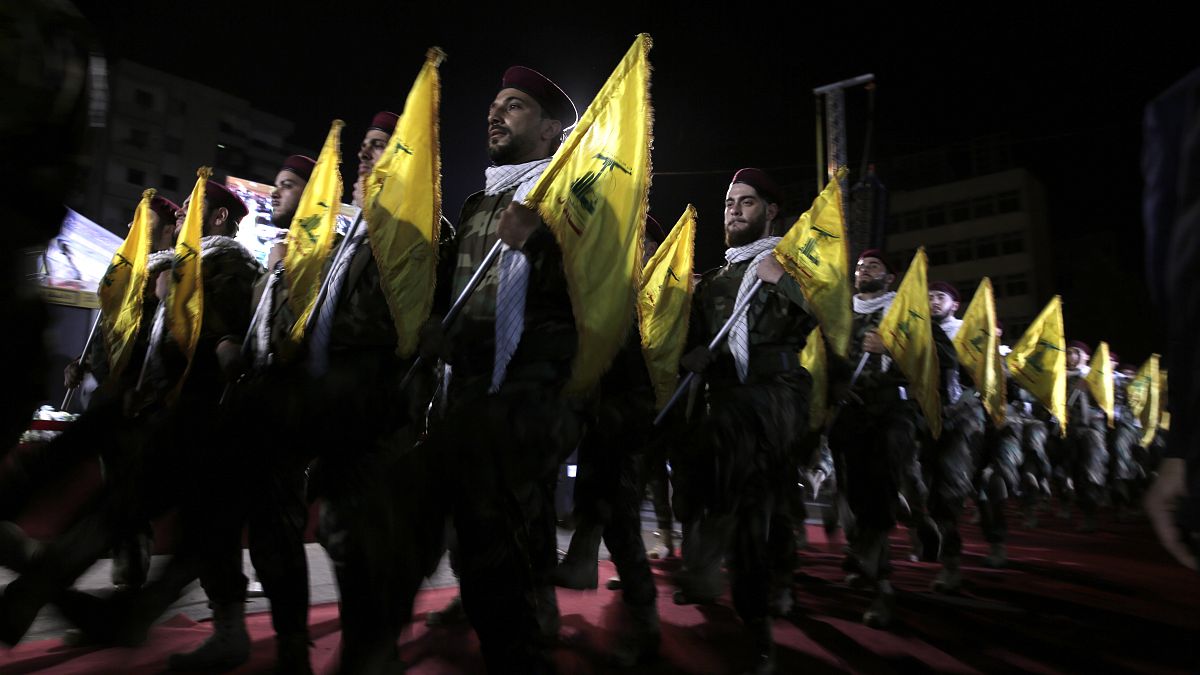 Hizbullah savaşçıları Kudüs Günü nedeniyle yürüyüş yaparken