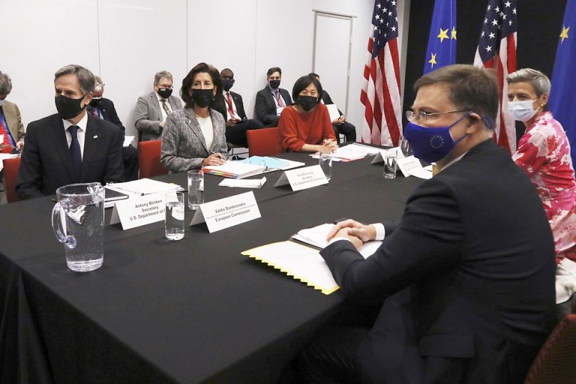 Eu And Us Vow To Boost Microchip, What Is A Round Table Meeting Court Of Protection