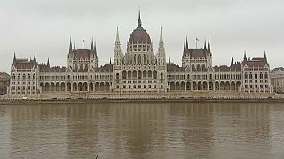 Hungria continua à espera de fundos de recuperação pós-pandemia