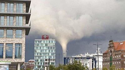 شاهد: إصابة أربعة أشخاص على الأقل بجروح إثر إعصار ضرب مدينة كيل الألمانية