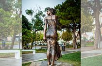 مجسمه «زن خوشه‌چین» در ایتالیا