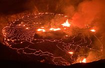 El cráter Halemaumau del volcán Kilauea en erupción, Hawai, EEUU  30/9/2021