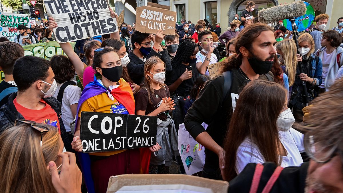 غريتا تونبرغ خلال مشاركتها في مسيرة لأجل المناخ في ميلان