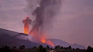 Une nouvelle coulée de lave et des secousses sismiques : le volcan Cumbre Vieja rugit toujours