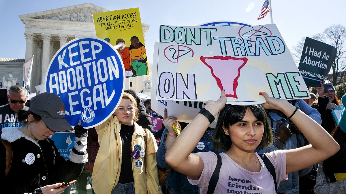 داعمون لحق الإجهاض يتظاهرون أمام مقر المحكمة العليا في واشنطن. 2020/03/04