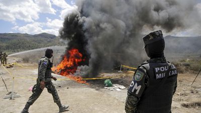 پلیس هندوراس بیش از ۳ تن کوکائین کشف شده از کارتل‌ها را سوزاند
