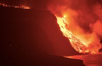vulcão Cumbre Vieja continua a expelir lava