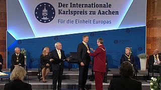 Президент Румынии Клаус Йоханнис получил Международную премию имени Карла Великого