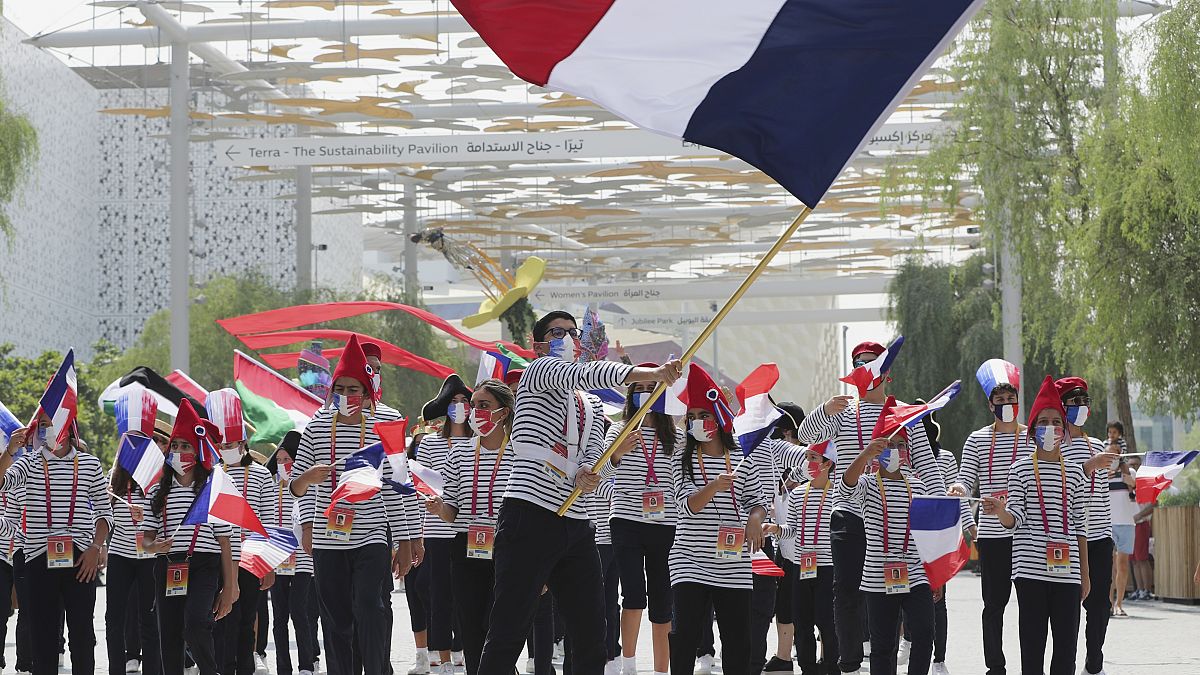 الوفد الفرنسي يزور جناح بلاده في معرض إكسبو 2020 المقام في مدينة دبي