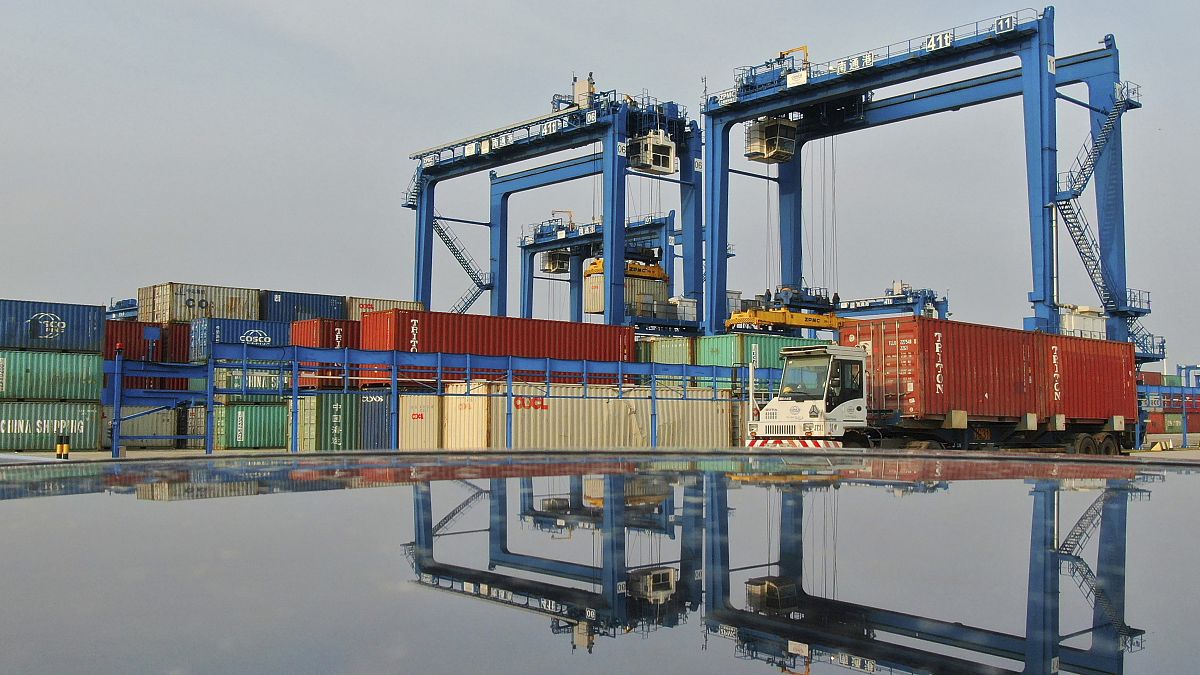 Containerhafen am Jangtse in China: Blockaden in der Volksrepublik sorgen für Engpässe.