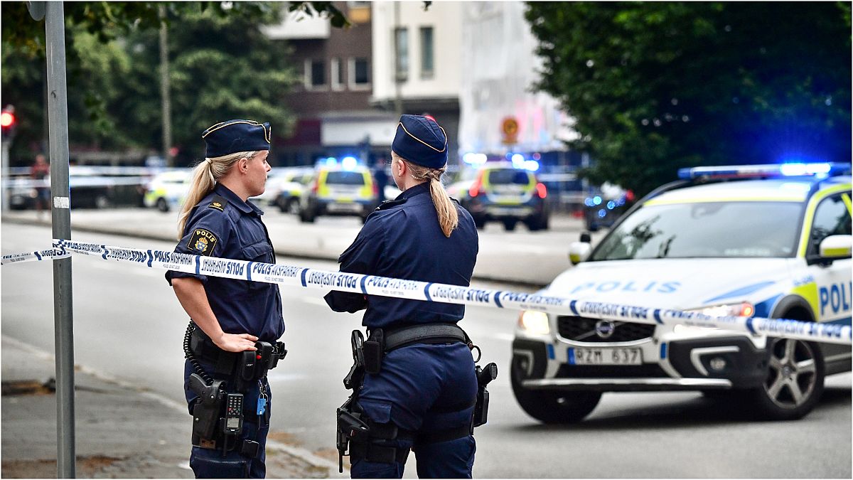ضابطتان من الشرطة السويدية