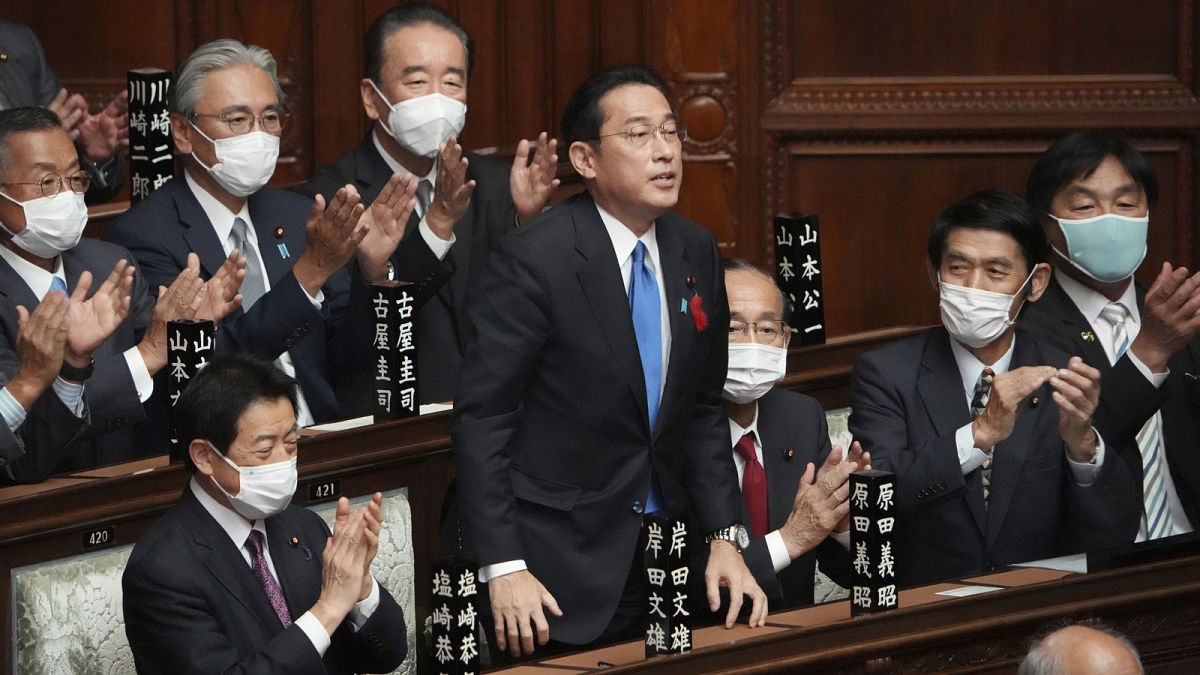 Fumio Kishida, après son élection au poste de Premier ministre par les députés de la Chambre des représentants, le 4 octobre 2021 