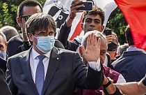Le leader séparatiste catalan Carles Puigdemont à son arrivée au tribunal de Sassari en Sardaigne (Italie), le 04/10/2021