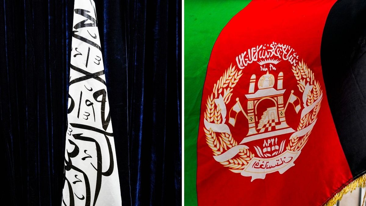 پرچم جمهوری اسلامی افغانستان و پرچم امارت اسلامی  