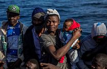 ONGs denunciam detenções arbitrárias em massa de migrantes na Líbia