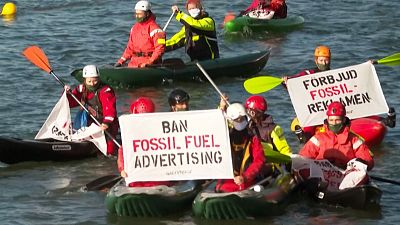 قایق‌های طرفداران محیط زیست مسیر پالایشگاه هلند را مسدود کردند