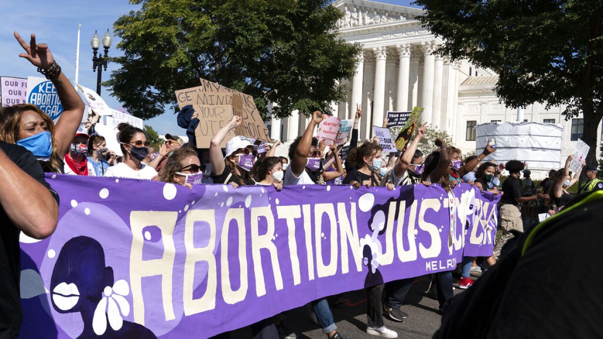 ABD birçok sivil toplum örgütü ve kadın, Teksas'ta 1 Eylül'de yürürlüğe giren kürtaj yasağına karşı çıkmıştı.