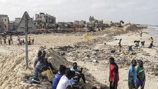 Senegalese town attempts to fight back rising sea