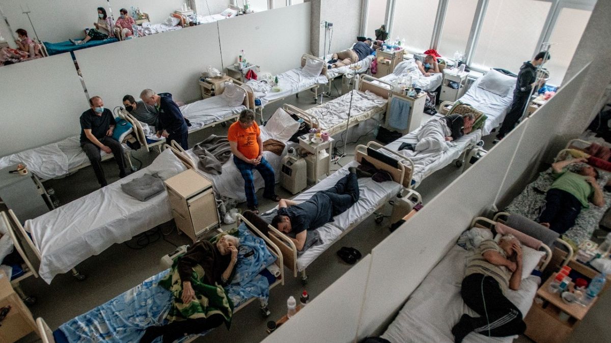 مصابون بكوفيد-19 في مستشفى في لفيف، غرب أوكرانيا، 23 مارس 2021