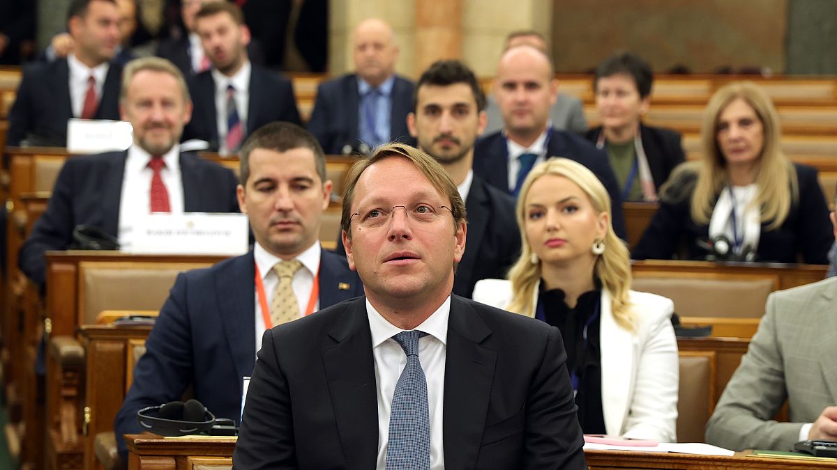 Várhelyi Olivér a visegrádi és a délkelet-európai országok házelnökeinek konferenciáján a magyar parlamentben 2021. szeptember 24-én