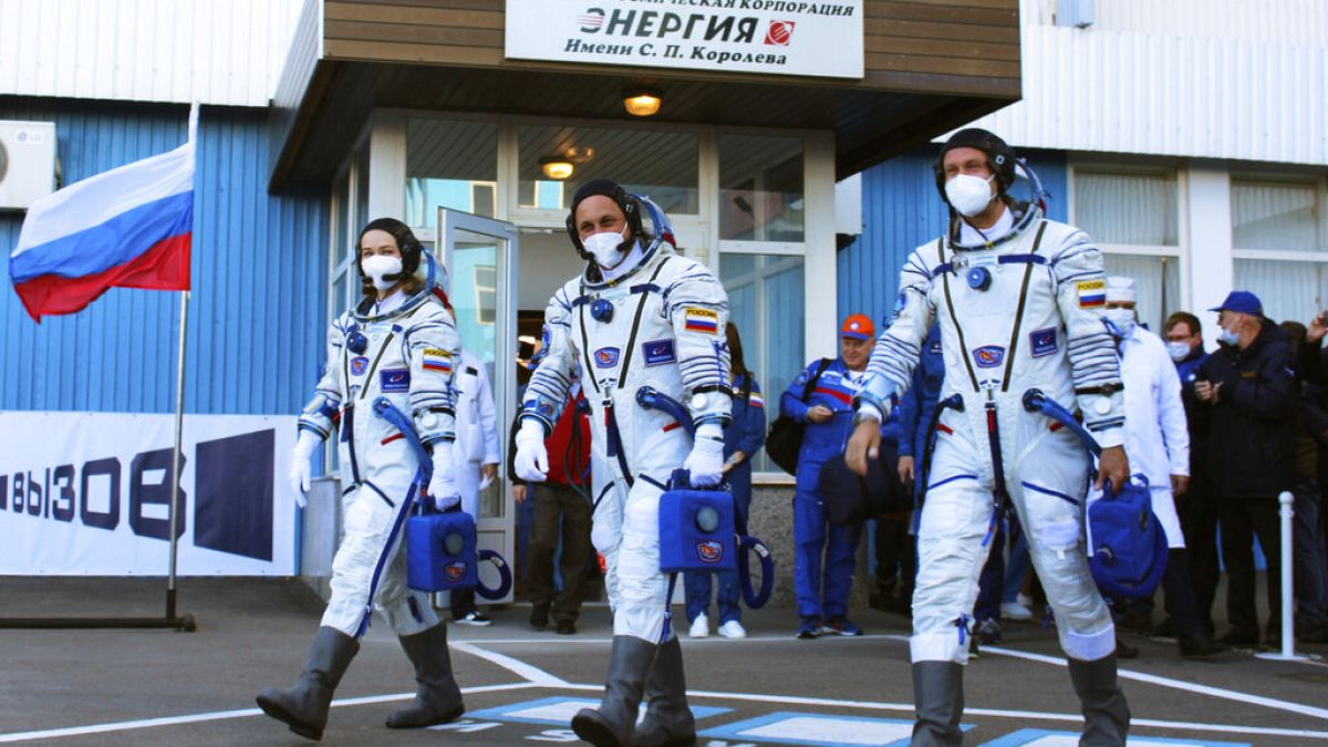 Equipa de filme russo já está no espaço