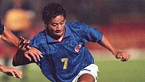 Anthony de Avila, le 17 mars 1998, lors d'un match face à l'équipe argentine de Boca Juniors (Bogota, Colombie)