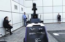 Adatvédelmi vitát váltottak ki a szingapúri robotzsaruk