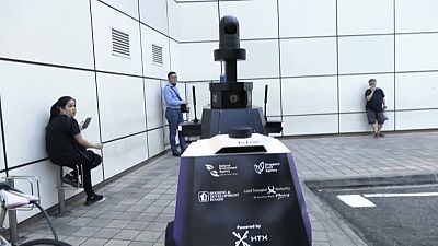 Adatvédelmi vitát váltottak ki a szingapúri robotzsaruk