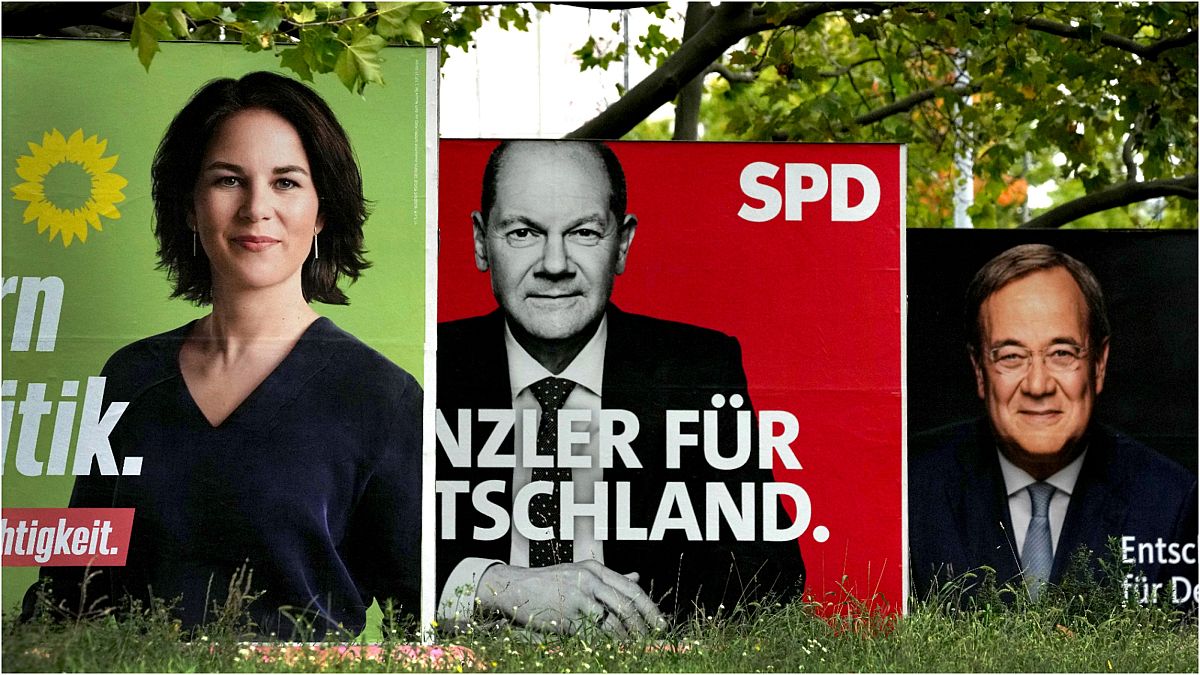 ثلاث ملصقات انتخابية لأبرز المرشحين لمنصب المستشار، برلين، ألمانيا، الخميس 16 أيلول/سبتمبر 2021