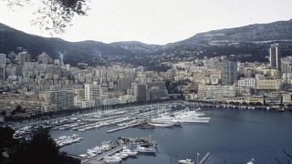 Birçok siyasetçi ve ünlü vergi cennetlerineki yatırımlarını kullanarak Monaco'dan mülk satın aldı