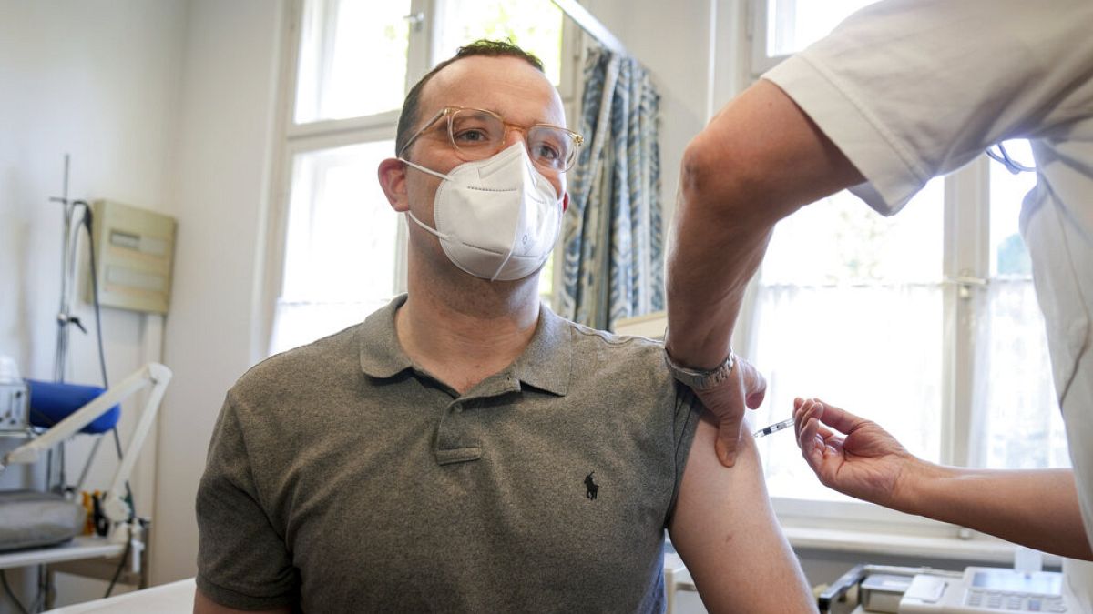 Gesundheitsminister Jens Spahn bei der Grippe-Impfung