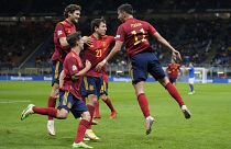Ferrán Torres celebra con sus compañeros el gol frente a Italia