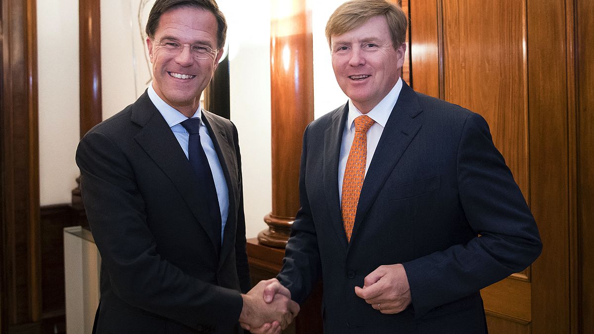 Ministerpräsident Mark Rutte (1,93m) und König Willem-Alexander (1,83m)