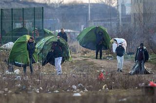 Ein "wildes" Camp von Migranten und Migrantinnen wird in Nordfrankreich geräumt (Archivbild)