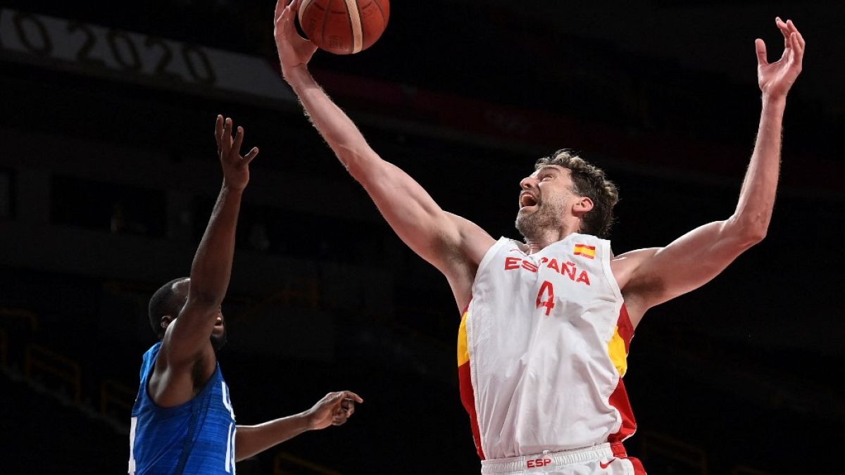 Spain's Pau Gasol (R) fights for the rebound with USA's Draymond Jamal Green (L) in the men's quarter-final basketball match during the Tokyo 2020 Olympic Games.