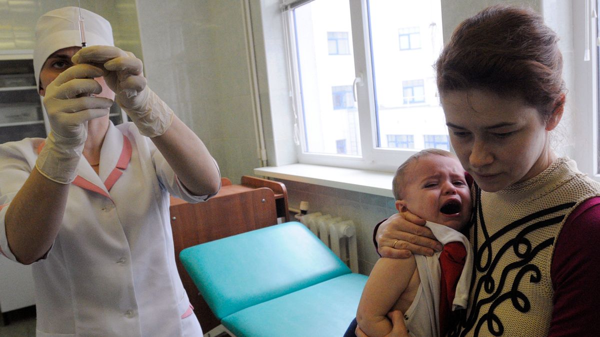 Ukrayna'da bazı aileler, dini inançları gereği aşı olmaktan kaçnıyor