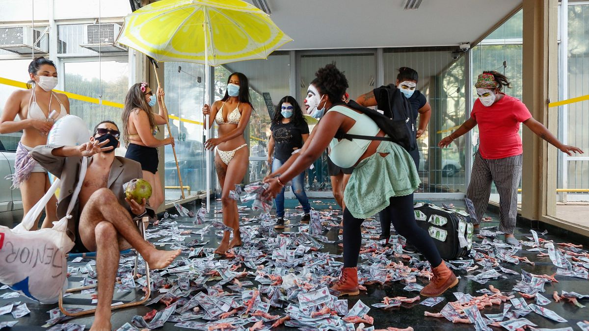 Una protesta en Brasilia contra el Ministro de Economía de Brasil tras la publicación de los Papeles de Pandora, el 7 de octubre de 2021.
