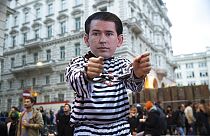 Manifestante em protesto contra Kurz em Viena