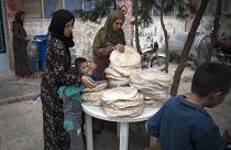 Famílias enfrentam escassez de pão na Síria