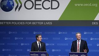 الأمين العام لمنظمة التعاون الاقتصادي والتنمية ماتياس كورمان ووزير الخارجية الأمريكي أنتوني بلينكين بباريس -6 أكتوبر 2021