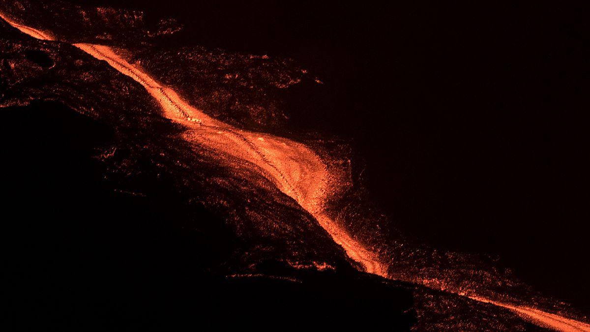 Vulcão de La Palma não dá sinais de abrandar