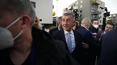Andrej Babis cseh milliárdos, az ANO (Igen) nevű párt vezetője, a 2021-es parlamenti választások napján.