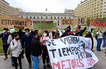 شاهد: احتجاجات بقبعات "البطريق" للمطالبة بمحاسبة رئيس تشيلي على خلفية "وثائق باندورا"