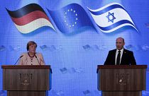 المستشارة الألمانية أنغيلا ميركل ورئيس الوزراء الإسرائيلي نفتالي بينيت