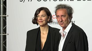 L'actrice américaine Maggie Gyllenhaal et le réalisateur italien Paolo Sorrentino - Lyon (France), le 09/10/2021