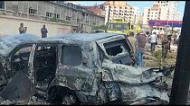 Bei dem mutmaßlichen Attentat in Aden wurden auch mehrere Fahrzeuge zerstört