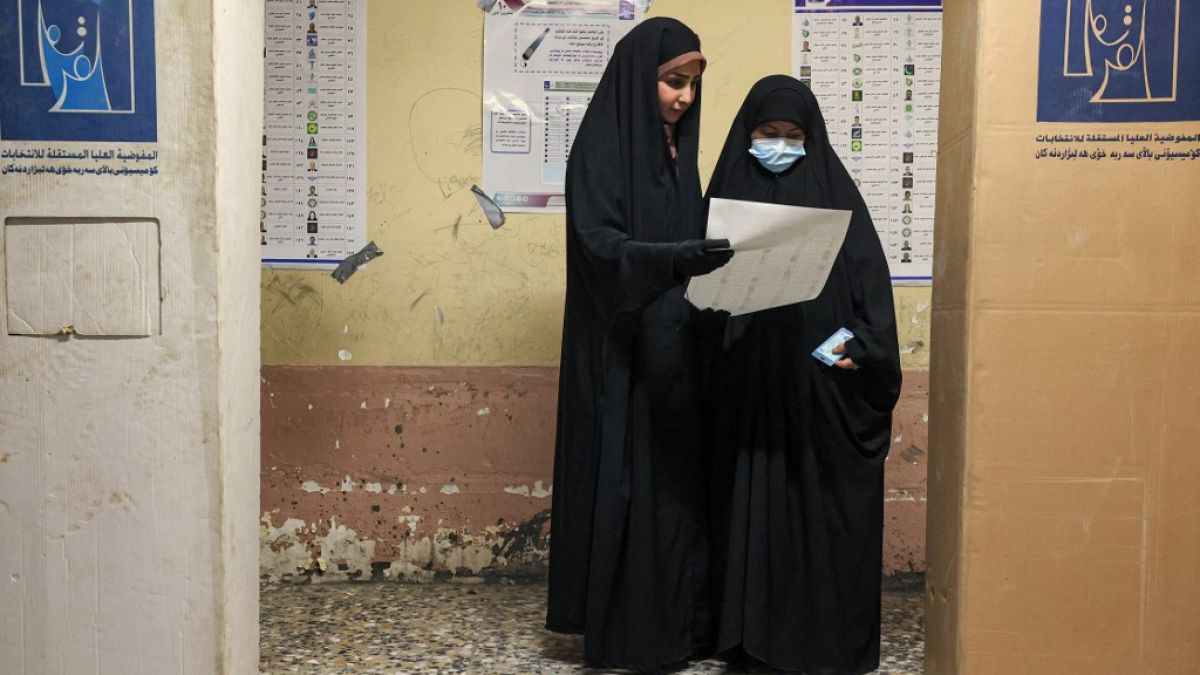 Deux femmes participant aux élections législatives irakiennes - Bagdad, le 10/10/2021