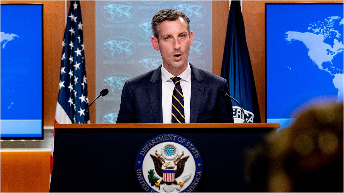 نيد برايس المتحدث باسم وزارة الخارجية الأمريكية  يدلي بتصريحات عن محادثات الوفد الأمريكي وحركة طالبان في العاصمة القطرية الدوحة، 10 تشرين الأول/أكتوبر 2021