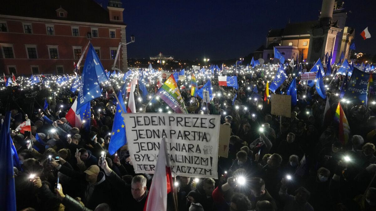 Thousands of people in Warsaw protesting in the historic centre