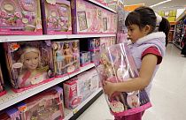 İspanya oyuncak pazarlamada cinsiyetçi önyargıları kırmak için yeni bir etik yönetmeliği uygulamaya başladı